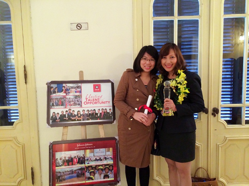 HR2B wins Golden Dragon Award 2013 - 2014