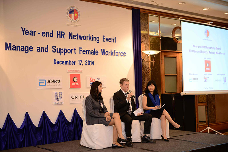 HR2B Sponsors Year-end HR Networking Event