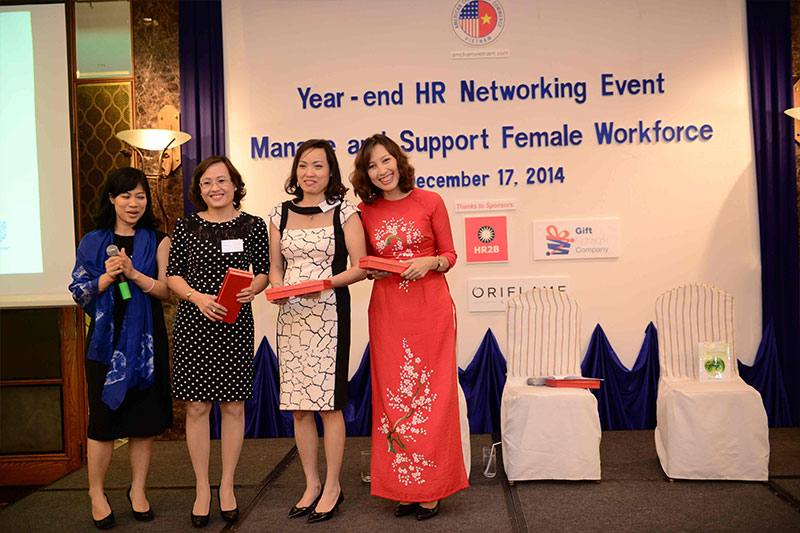 HR2B Sponsors Year-end HR Networking Event