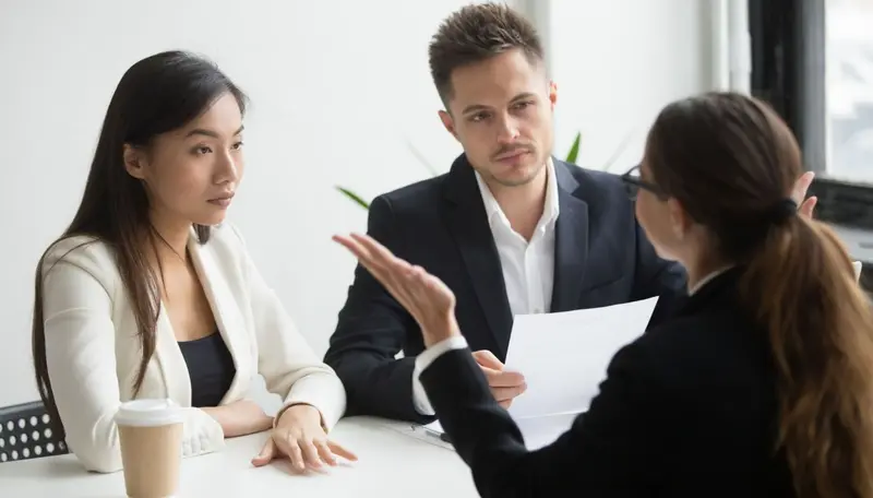 Headhunter đóng vai trò kết nối giữa doanh nghiệp và ứng dụng