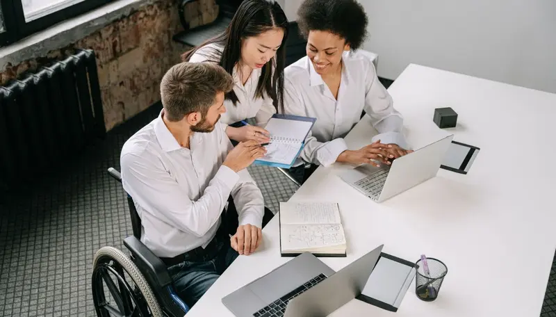 Dịch vụ xây dựng sổ tay nhân viên hỗ trợ doanh nghiệp hệ thống hóa các quy định nội bộ và cập nhật chính sách nhân sự theo quy định hiện hành