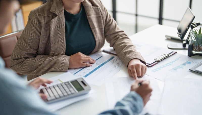 PwC Việt Nam tận dụng mạng lưới toàn cầu và chuyên môn địa phương để cung cấp các dịch vụ quản lý lương, bảo hiểm và thuế toàn diện.