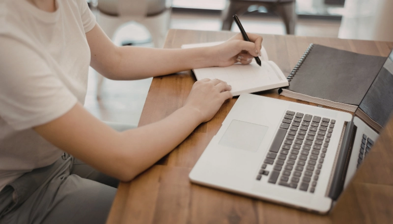 Các doanh nghiệp mới phải có mã số thuế và mã số đơn vị bảo hiểm xã hội trong vòng 30 ngày kể từ ngày ký hợp đồng lao động đầu tiên để đảm bảo tuân thủ đầy đủ các quy định pháp luật. 