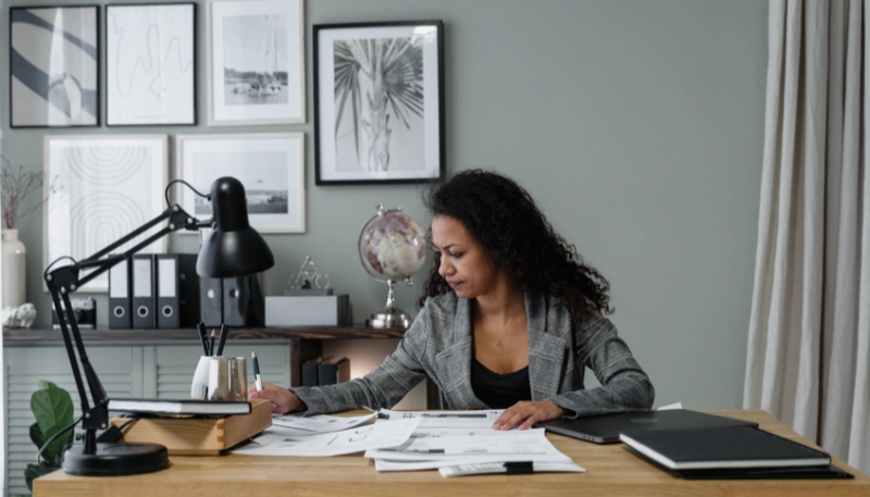 Applying payroll software in business operations helps save time and minimize mathematical errors 